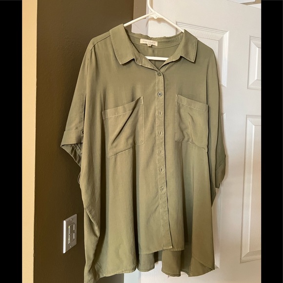 Side Stitch button down. Louse with roll up sleeves 2x - Picture 1 of 1